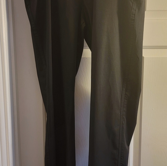 Under Armour Men's Iso Chill Tapered Golf Pants in Black in 36x34 - Picture 3 of 4